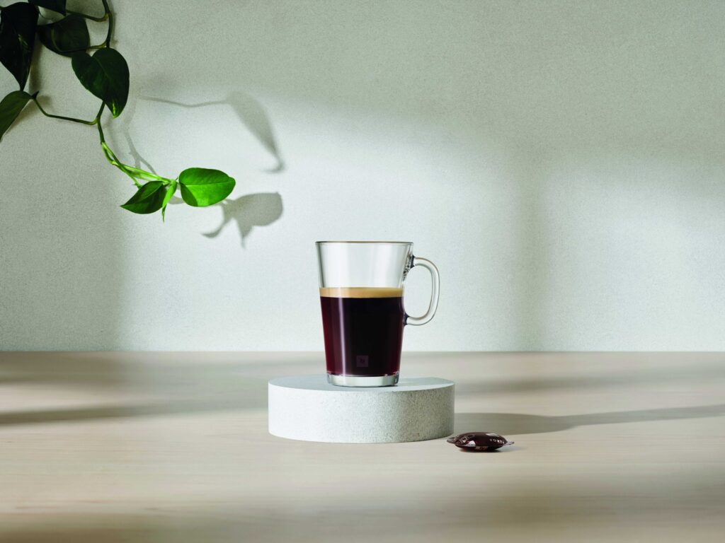 Americano kaffe i et Nespresso glas